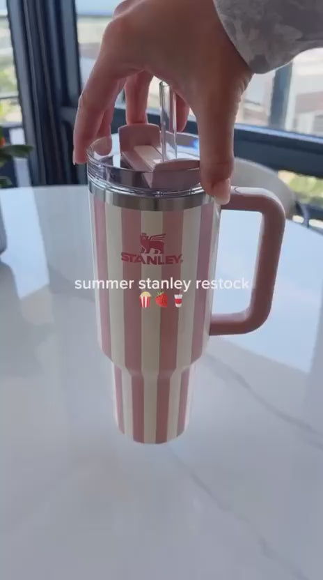 Load video: Elegant matte white designDouble-wall insulation for hot &amp; cold drinksComfortable handle gripClear lid with straw compatibilityDurable, reusable, and eco-friendly
